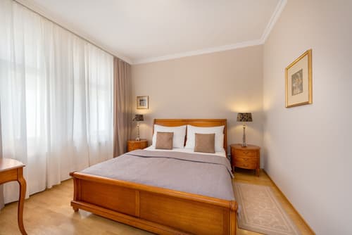 Hunger Wall Residence, Room