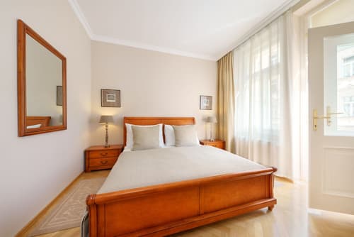 Hunger Wall Residence, Room