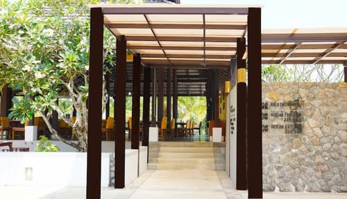 Palm Galleria Resort, Interior entrance