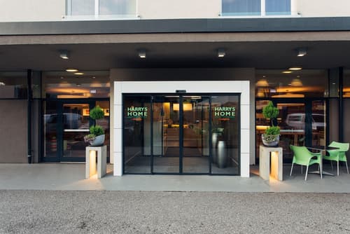 harry’s home Linz-Urfahr hotel & apartments, Interior entrance