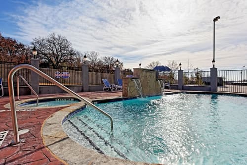 Holiday Inn Express Hotel & Suites Graham by IHG, Pool
