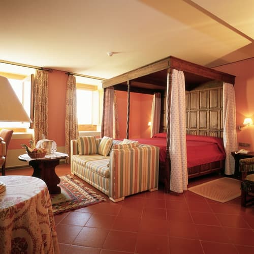 Parador de Cardona, Room