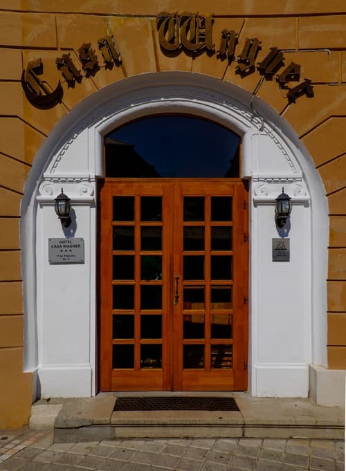 Casa Wagner Brasov, Property entrance
