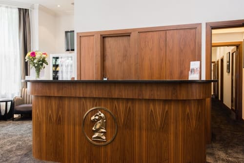 Presidential Apartments - Kensington, Reception