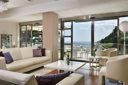 Relais Paradiso, Lobby lounge