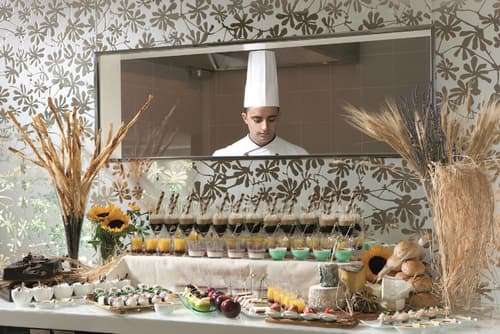 Relais Paradiso, Buffet