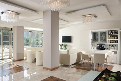 Relais Paradiso, Lobby lounge