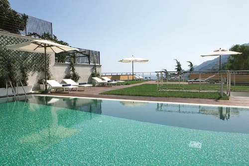 Relais Paradiso, Outdoor pool