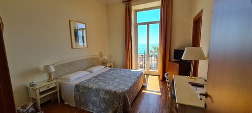 Grand Hotel Londra, Room