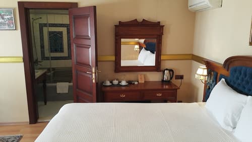 Aruna Hotel, Room