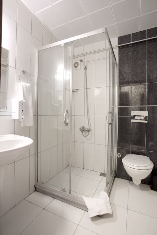 Grand Ant Hotel, Room