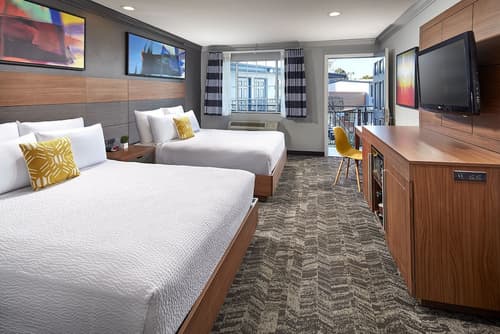 Studio Inn and Suites at Promenade Downey, Room