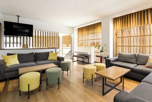 Park Hotel, Reception