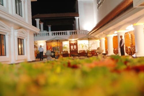 Anandha Inn Convention Centre and Suites, Property grounds
