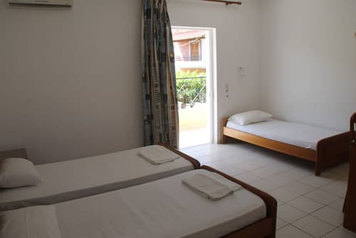 Complex Lemon Grove, Room