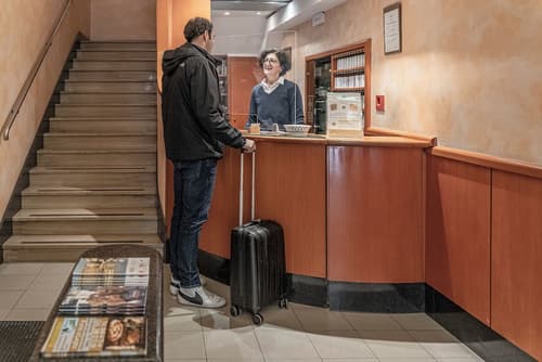 Hotel Italia, Reception