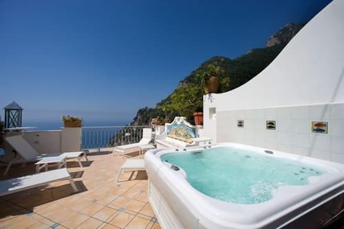 Palazzo Marzoli Resort, Outdoor spa tub