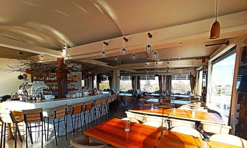 Villa Manos, Restaurant