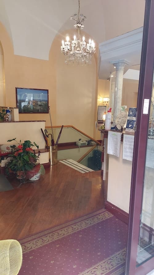 Hotel Demetra Capitolina, Interior entrance