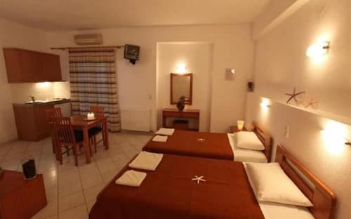 Peter's Studio, Room