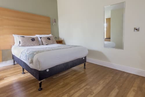 Coach House Hotel, Room