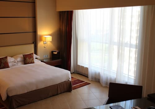Khalidiya Palace Rayhaan by Rotana, Room