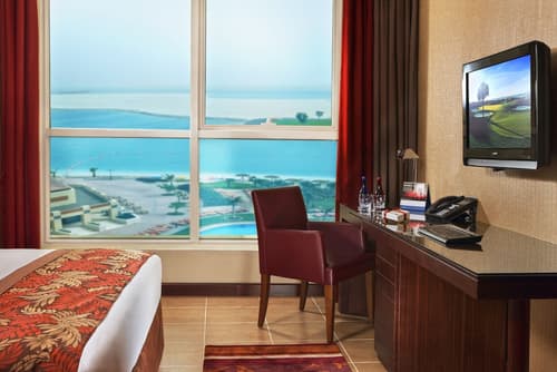 Khalidiya Palace Rayhaan by Rotana, Room