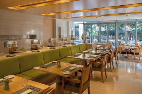 Park Rotana, Restaurant