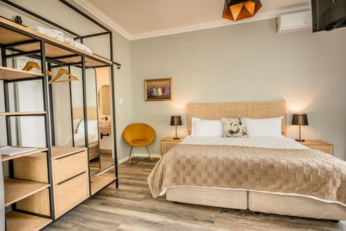 Corner House Residence, Room