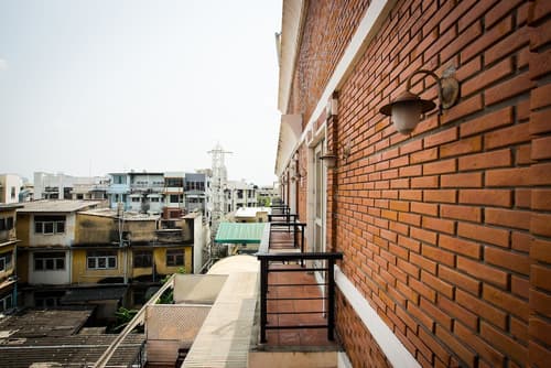 Buddy Lodge, Balcony