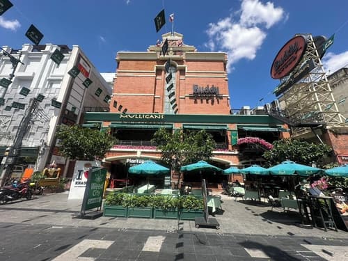 Buddy Lodge, Front of property