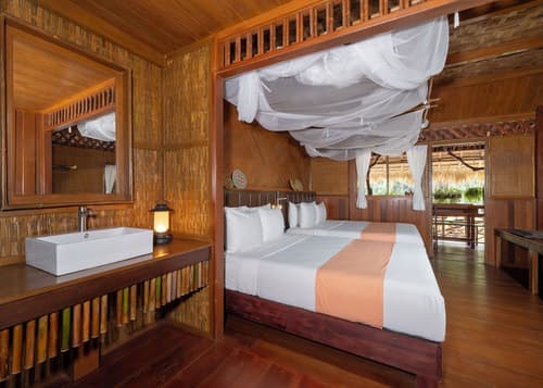 River Kwai Jungle Rafts, Room