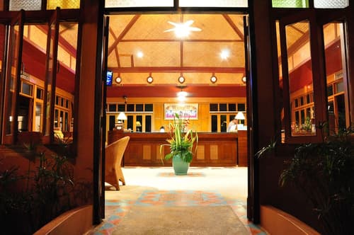 P. P. Erawan Palms Resort, Interior entrance