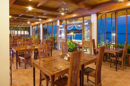 P. P. Erawan Palms Resort, Restaurant