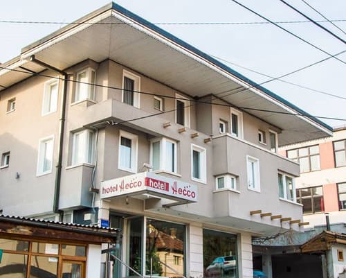 Hecco Hotel, Property grounds