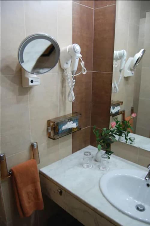 Hotel Diplomat, Room