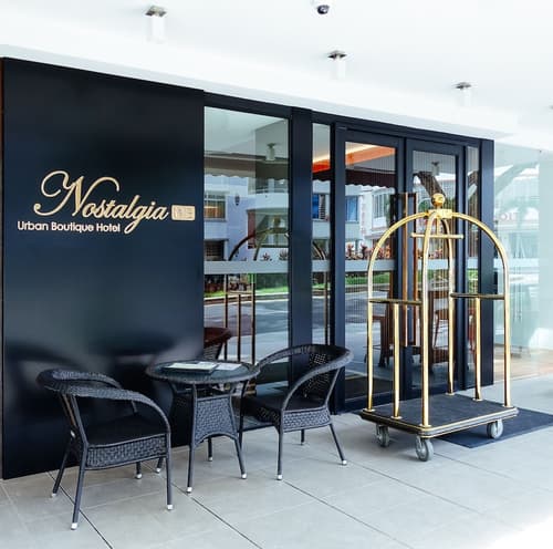 Nostalgia Hotel, Reception