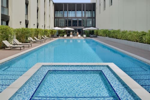 Mövenpick Hotel Tahlia Jeddah, Outdoor pool