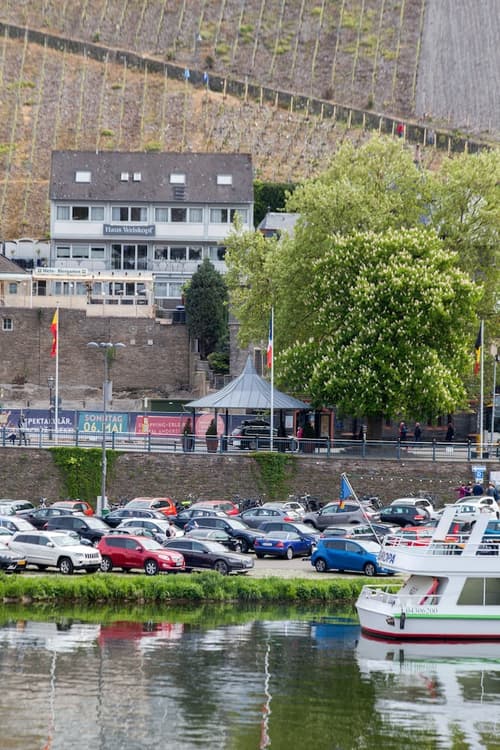 Moselhaus Weiskopf, Front of property
