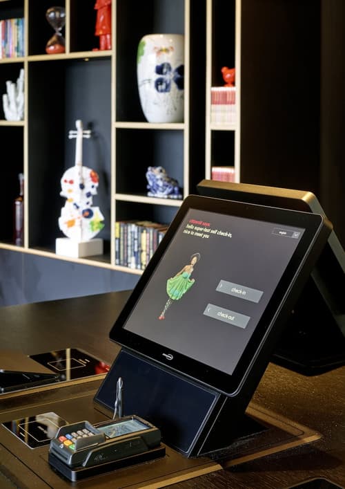 citizenM Seattle South Lake Union, Check-in/check-out kiosk
