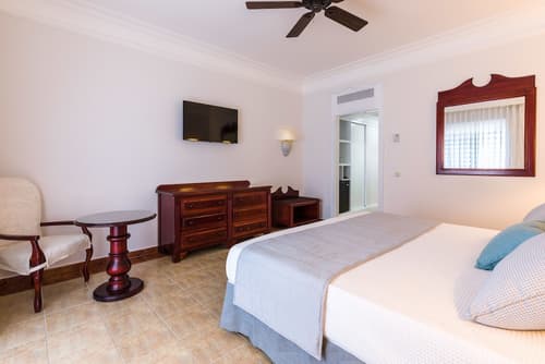 Senator Puerto Plata, Room