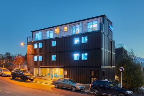 Mi-pad Queenstown, Front of property - evening/night