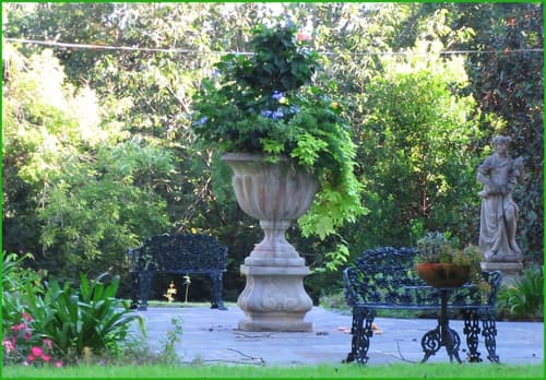 Sunnyside Bed & Breakfast, Property grounds