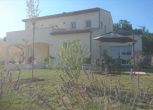 Le Jasmin, Primary image