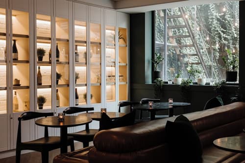 The Annex, Lobby sitting area