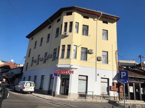 Pigeon Square Rooms, Front of property