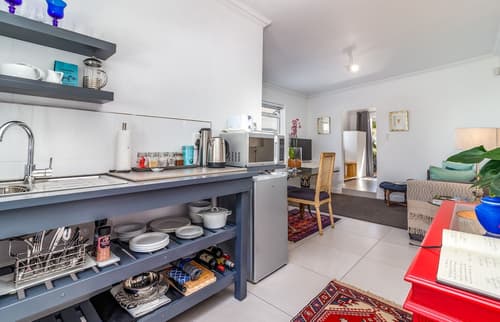 Bleu Cobalt Cottage, Private kitchen