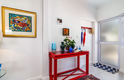 Bleu Cobalt Cottage, Reception