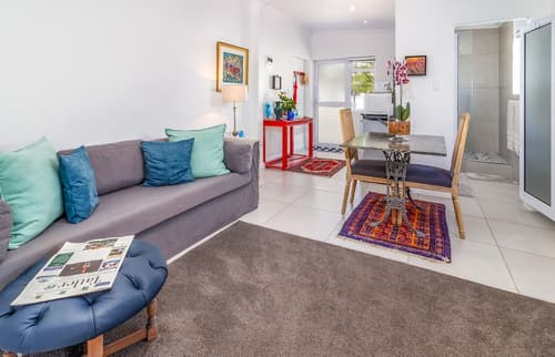 Bleu Cobalt Cottage, In-room dining