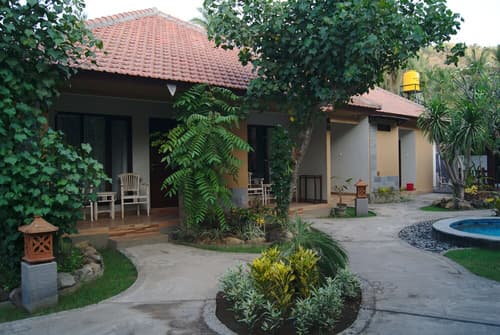 Ghamed Sari, Property grounds